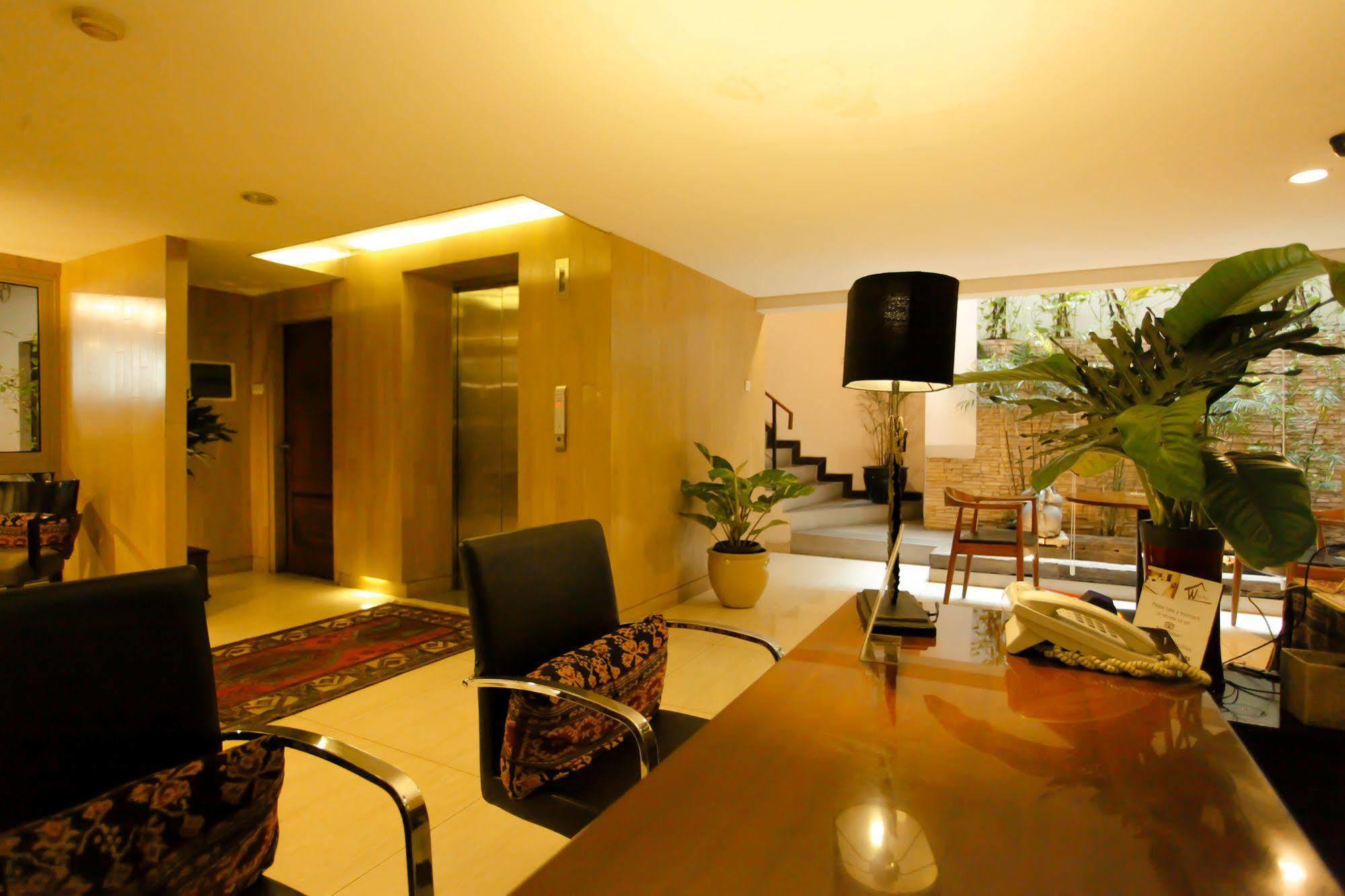 W Home Cikatomas Jacarta Exterior foto