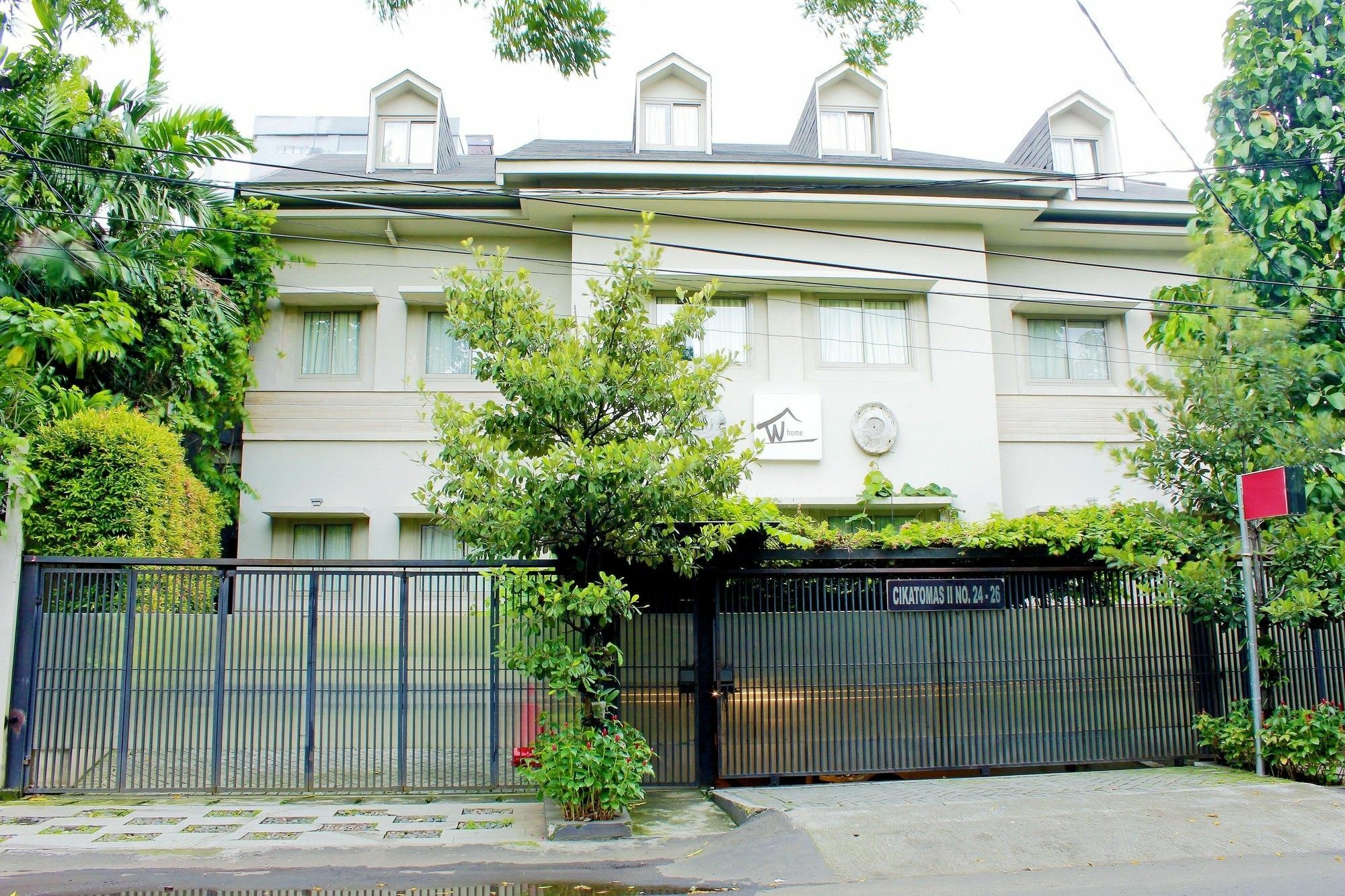 W Home Cikatomas Jacarta Exterior foto